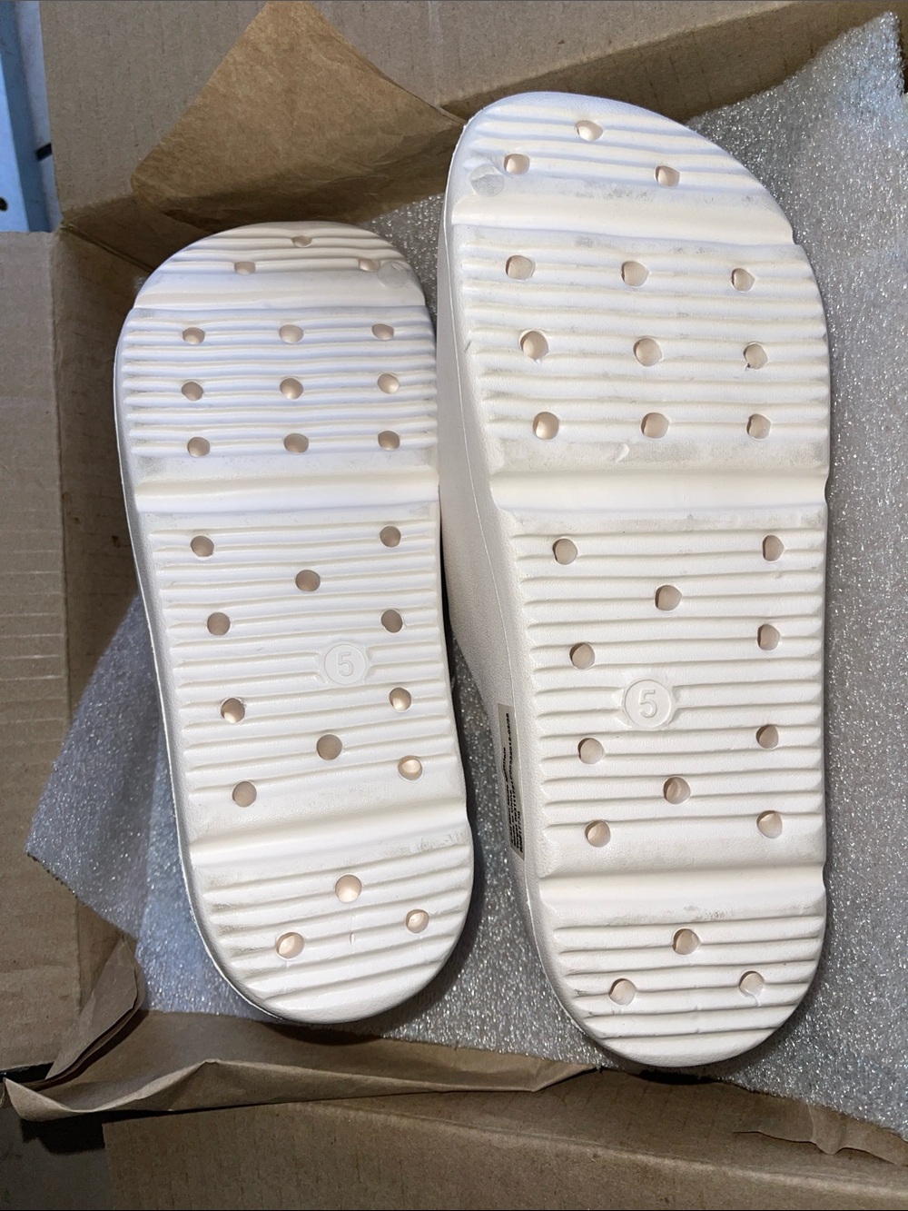 art class White Slide Sandals for Kids - Picture 3 of 3